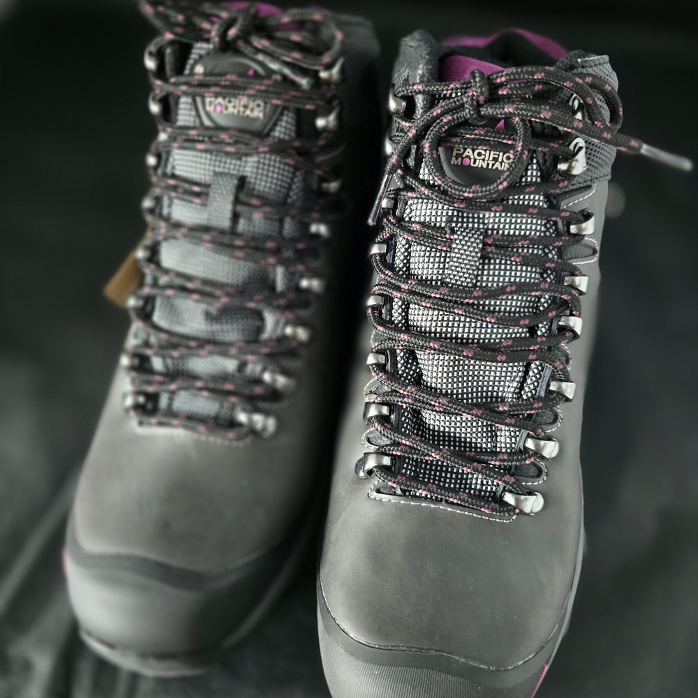 New Pacific Mountain Women's Elbert Mid Black Waterproof Hiking Boots Size 9 NWT
